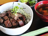 角切りロースステーキ丼